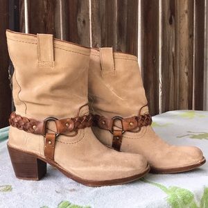 🌾🐂FRYE🐂🌾Carmen Suede Braided Harness Boot